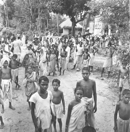 Bengali village scene, India, photographed by Cecil Beaton, 1940s. Catalogue reference: INF 14/435