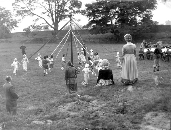Childrens' May Day celebrations 