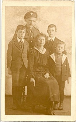 Frederick W. King and family c. 1918 (from private family collection)