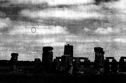 Image of alleged UFO near Stonehenge