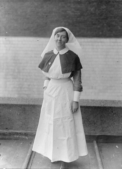 Ministry of Information First World War Official Collection  Type of uniform worn by New Zealand Nurses (indoor). Photograph Q 30373 from the Imperial War Museum (licence expired, via Wikimedia Commons)