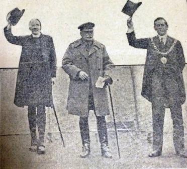 Image of Earl Haig opening the sports day at Grangethorpe Military Hospital (Catalogue reference: PIN 38/474)