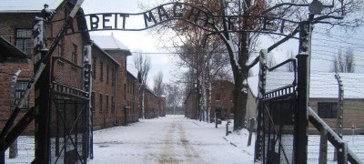 Auschwitz I – Arbeit macht frei inscription. Photo courtesy of Juliette Desplat