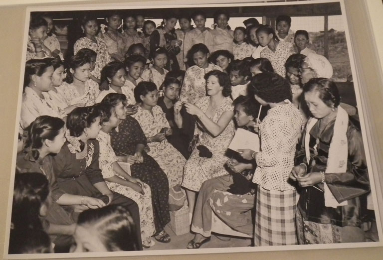 Knitting demonstration by Mrs J.N.M Lewis (President and Organiser of Kinta Territories Association WI) 1955 (catalogue reference INF 10/200/3)