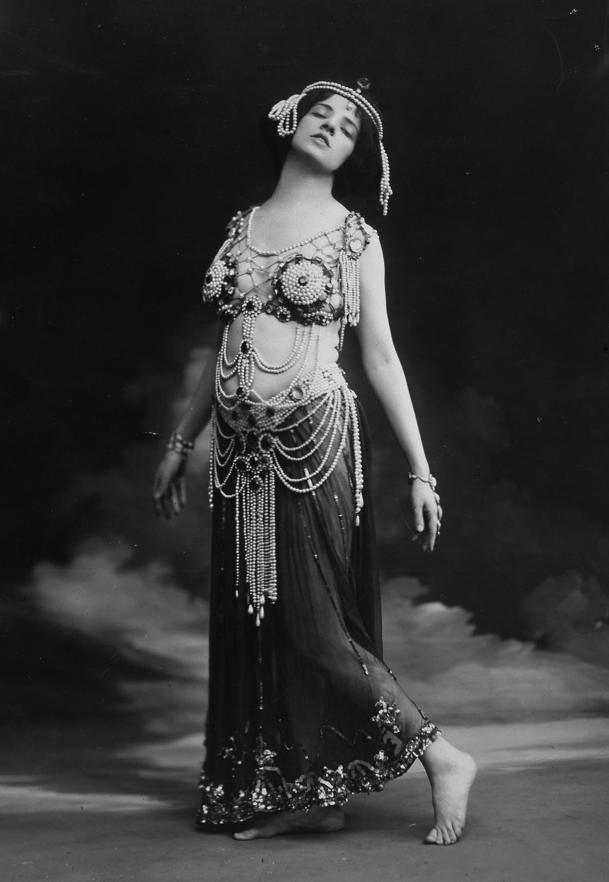 Photograph of Maud Allan dressed as 'Salome', 1910
