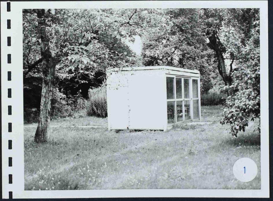 Black and white photograph of the summer house in which Hess was found dead