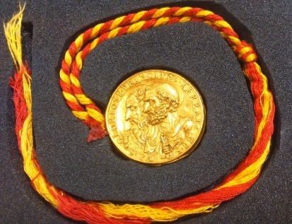 One side of the Papal seal depicting Saint Peter and Paul with the inscription “Gloriosi Principes terrae SA PA SA PE” which translates as “Glorious leaders of the earth, Saint Paul and Saint Peter” (Catalogue reference: SC7/14/3)