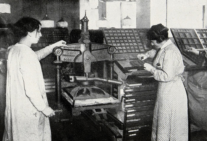 Women in newspaper offices, 1917 (catalogue reference MH 47/142)