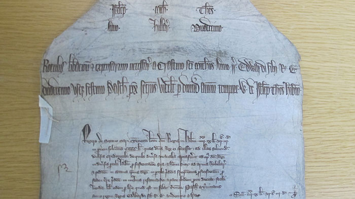 E 101/237/9, m. 1, Issue roll of the Irish Exchequer, 1318-20, showing a payment of £89 6s. 3d. to Roger Mortimer, the king’s lieutenant of Ireland, of the £400 granted to him for the sustenance of him and his men in the field