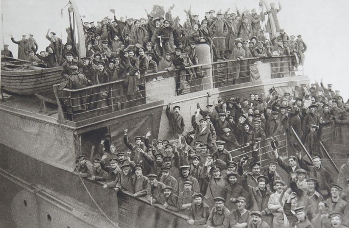 Repatriated Prisoners of War arriving at Hull from Rotterdam 17 Nov 1918. Catalogue ref: ZPER 34/153 Illustrated London News July - December 1918