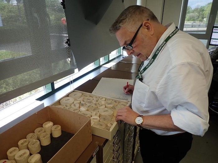 justin lyon preparing moulds for scanning at the national archives