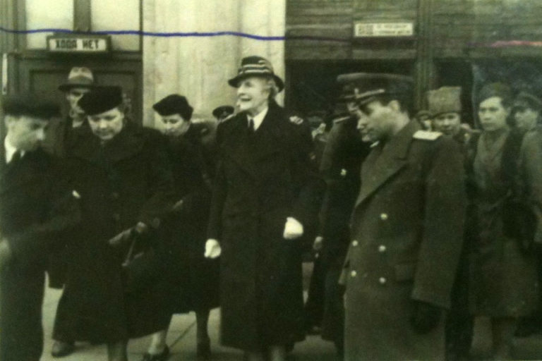 Black and white photograph of Clementine Churchill arriving at Leningrad Railway Station on the morning of 10 April 1945.