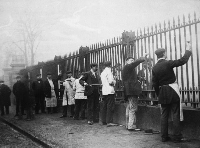 Unemployed workers in Poplar, East London, 1900-1909.