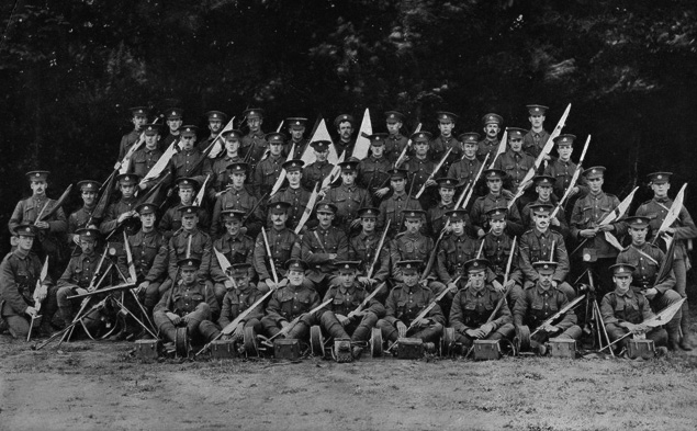 6th Battalion Bedfordshire Regiment – Signallers, July 1915. L/Cpl L Orpin possibly seated second from the right in the second row.